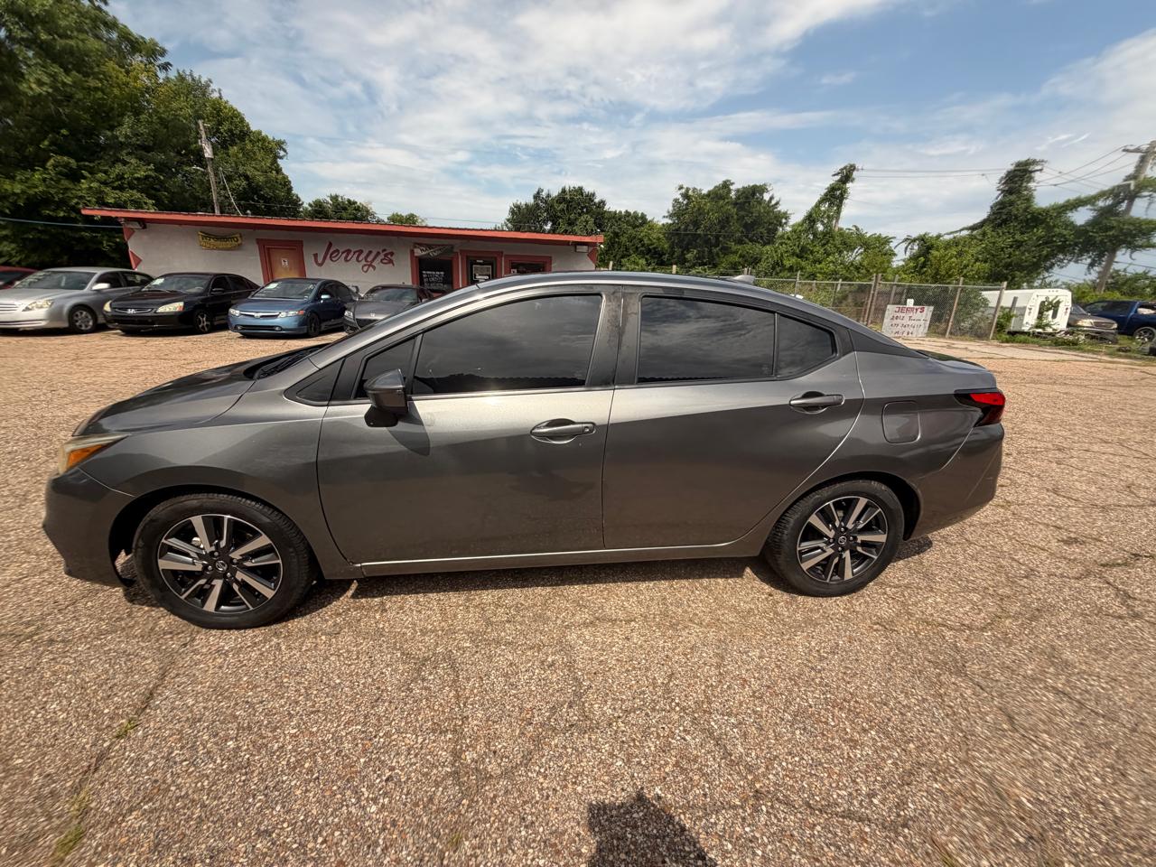 Nissan Versa SV 2021