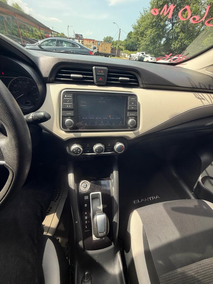 Nissan Versa SV 2021