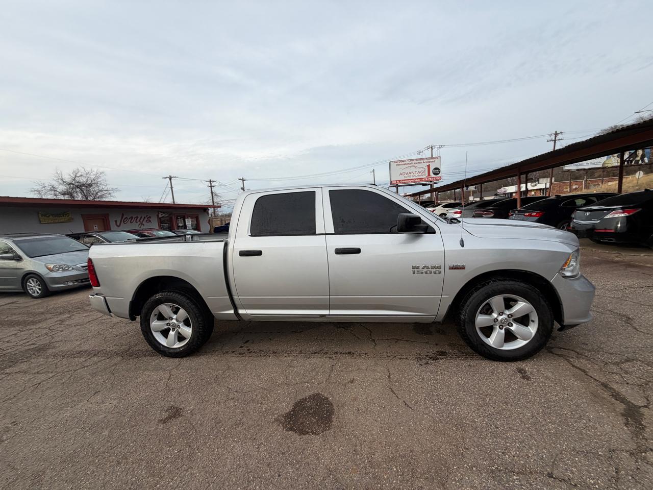 RAM 1500 Tradesman Crew Cab SWB 2WD 2013