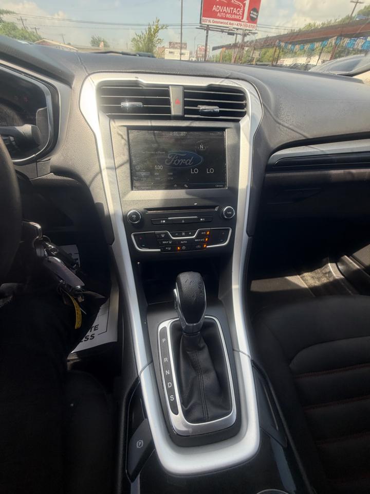 Ford Fusion SE 2016