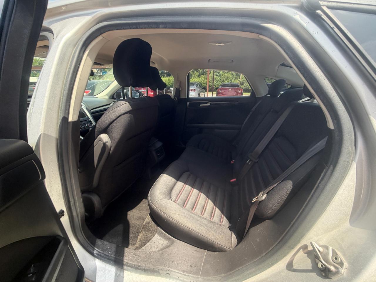 Ford Fusion SE 2016