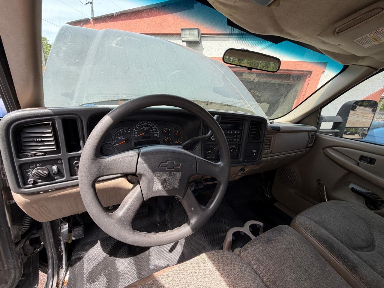 Chevrolet Silverado 2500HD Work Truck Long Bed 2WD 2004