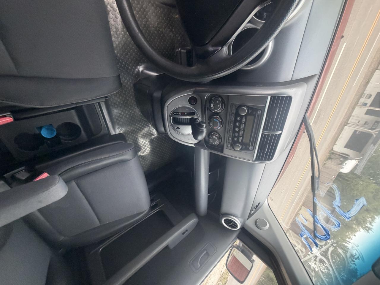 Honda Element EX 4WD AT w/ Front Side Airbags 2004