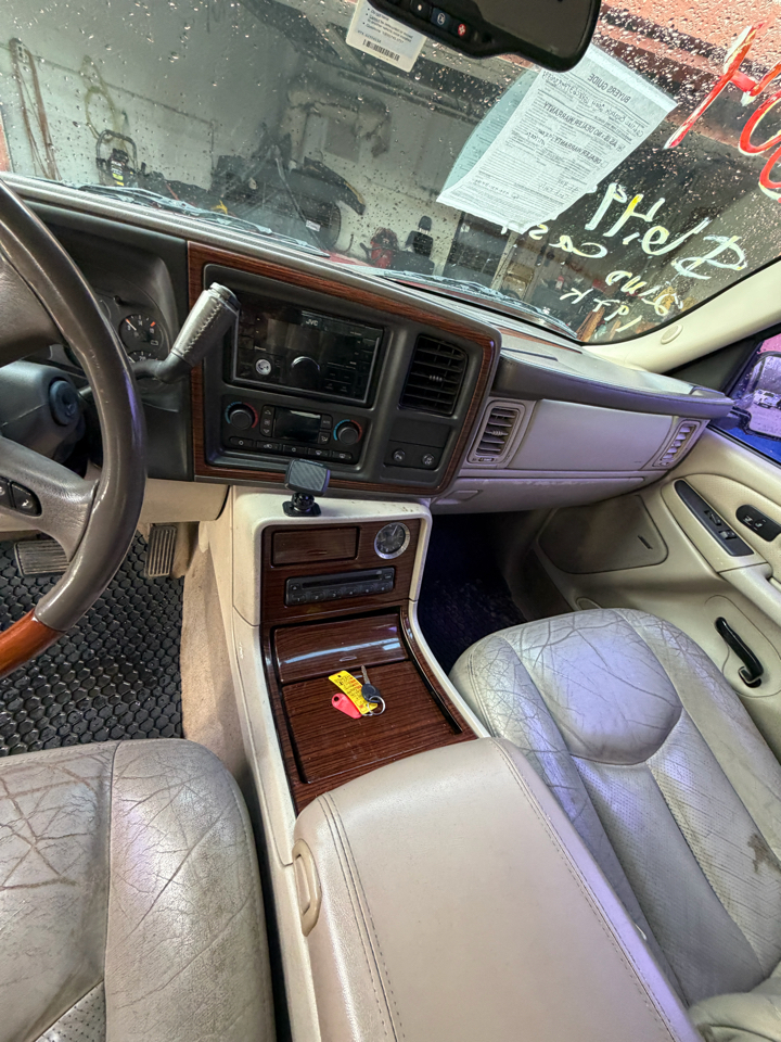 Cadillac Escalade 2WD 2004