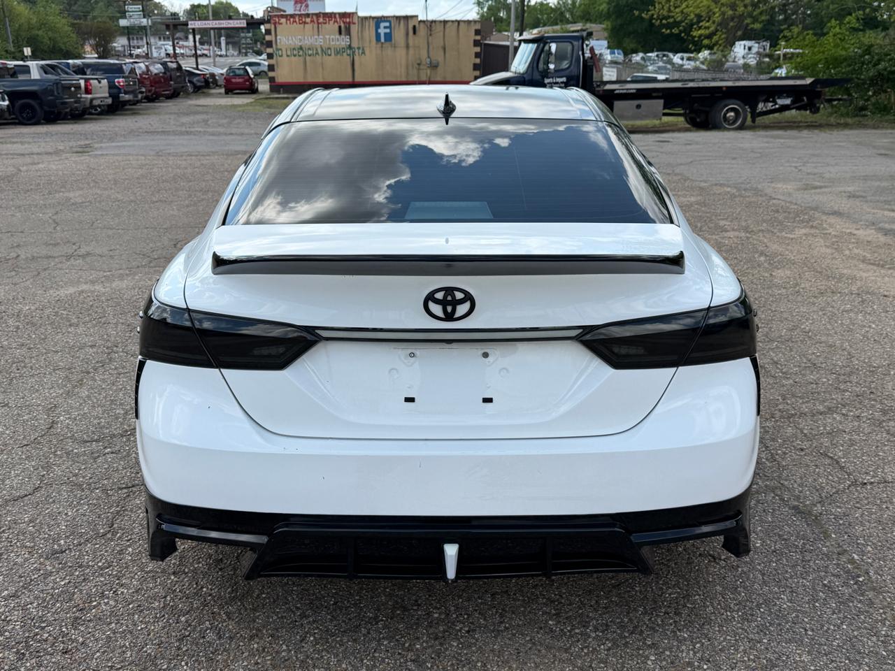 Toyota Camry SE 2023