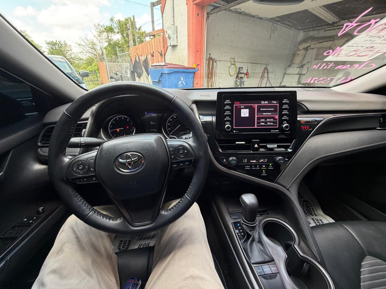 Toyota Camry SE 2023