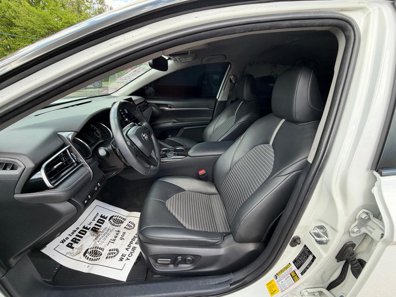 Toyota Camry SE 2023