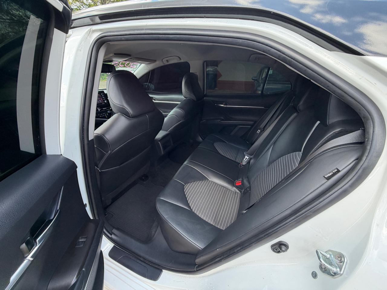 Toyota Camry SE 2023