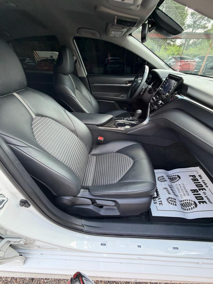 Toyota Camry SE 2023