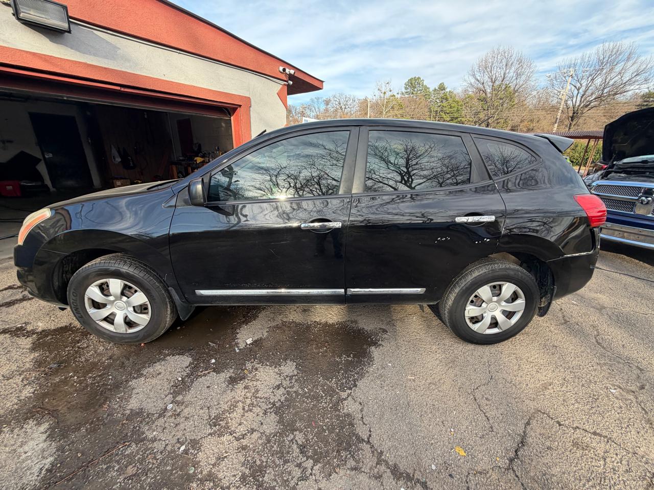 Nissan Rogue S FWD Krom Edition 2011