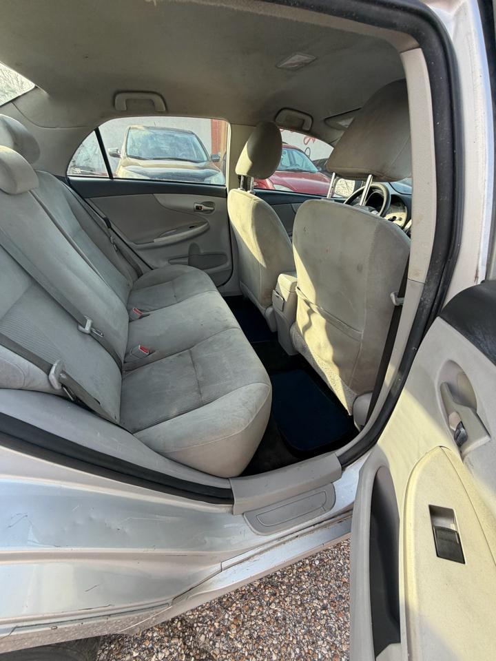 Toyota Corolla S 5-Speed MT 2012