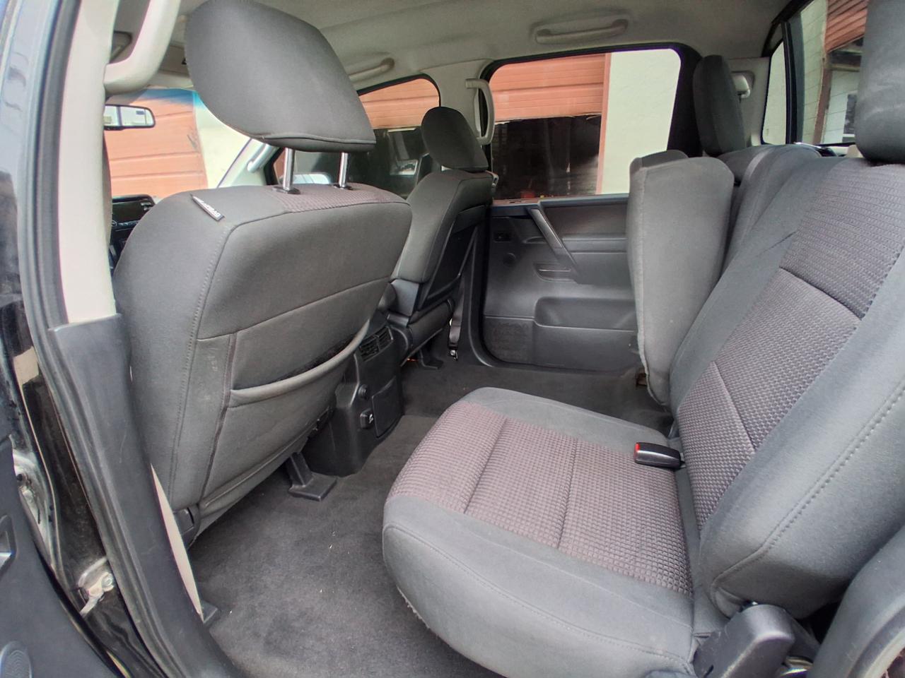 Nissan Titan SV Crew Cab 2WD 2013