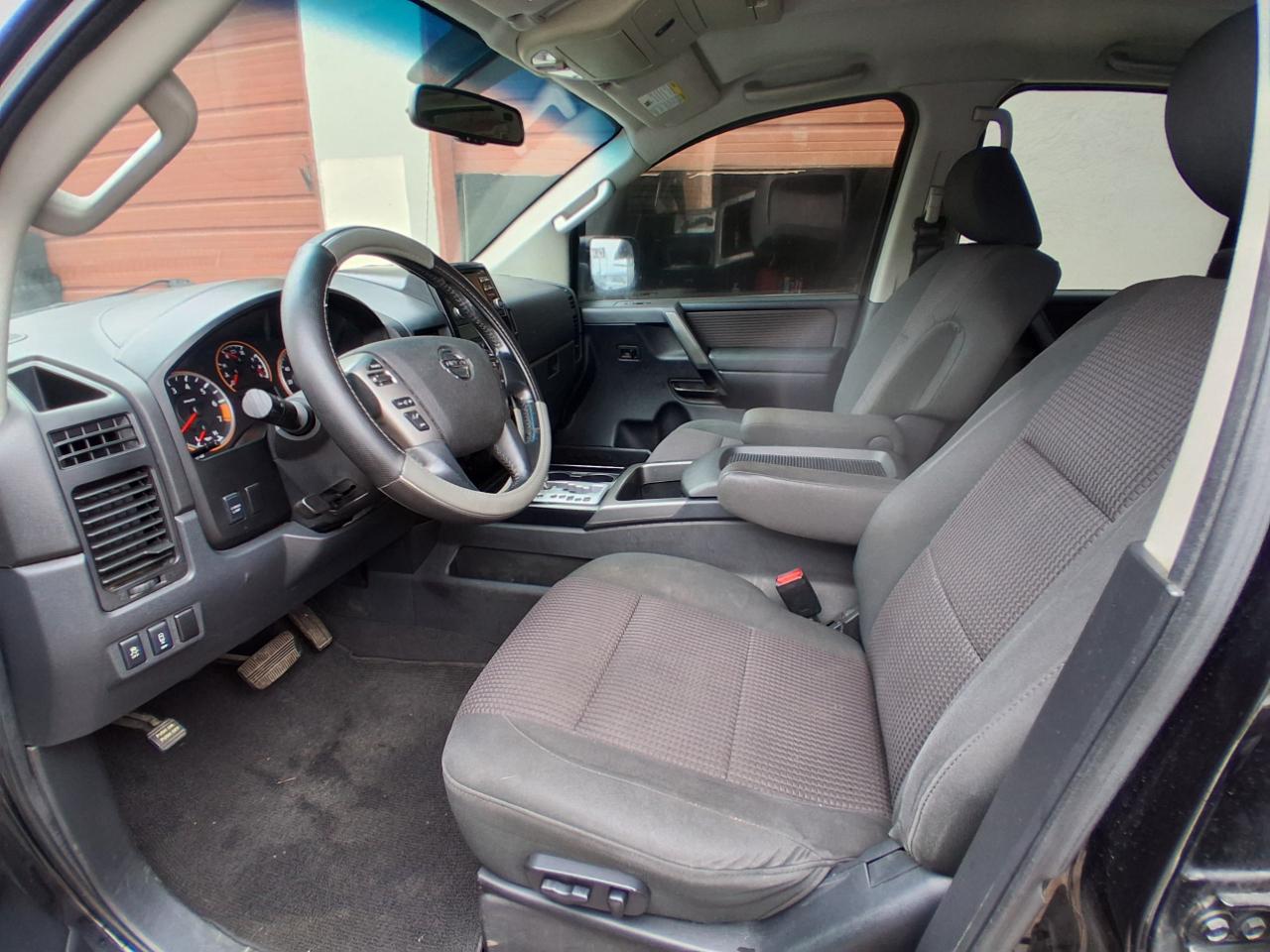 Nissan Titan SV Crew Cab 2WD 2013