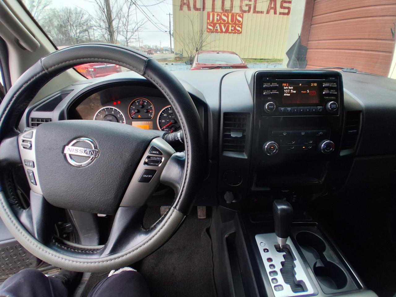 Nissan Titan SV Crew Cab 2WD 2013