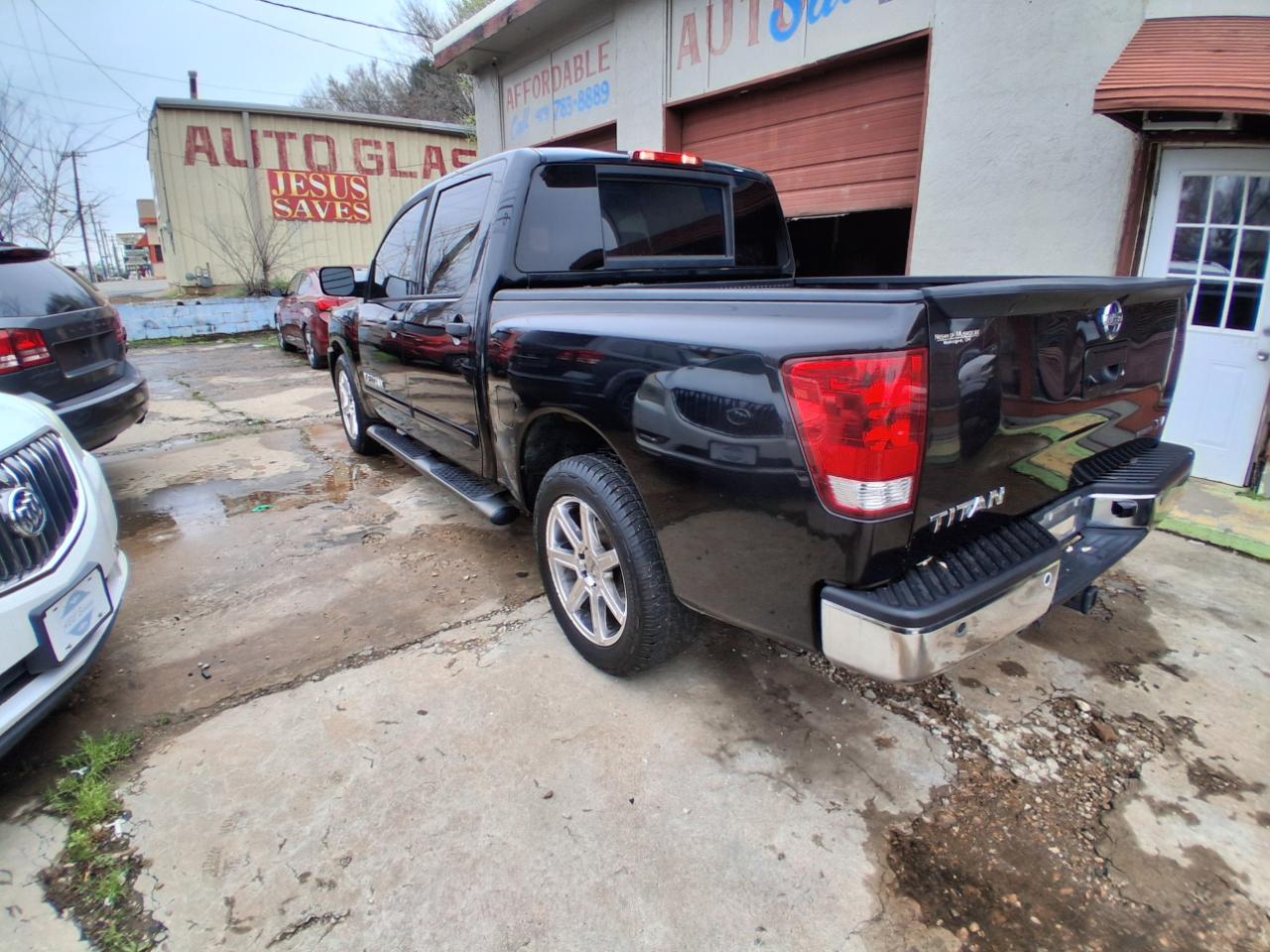 Nissan Titan SV Crew Cab 2WD 2013