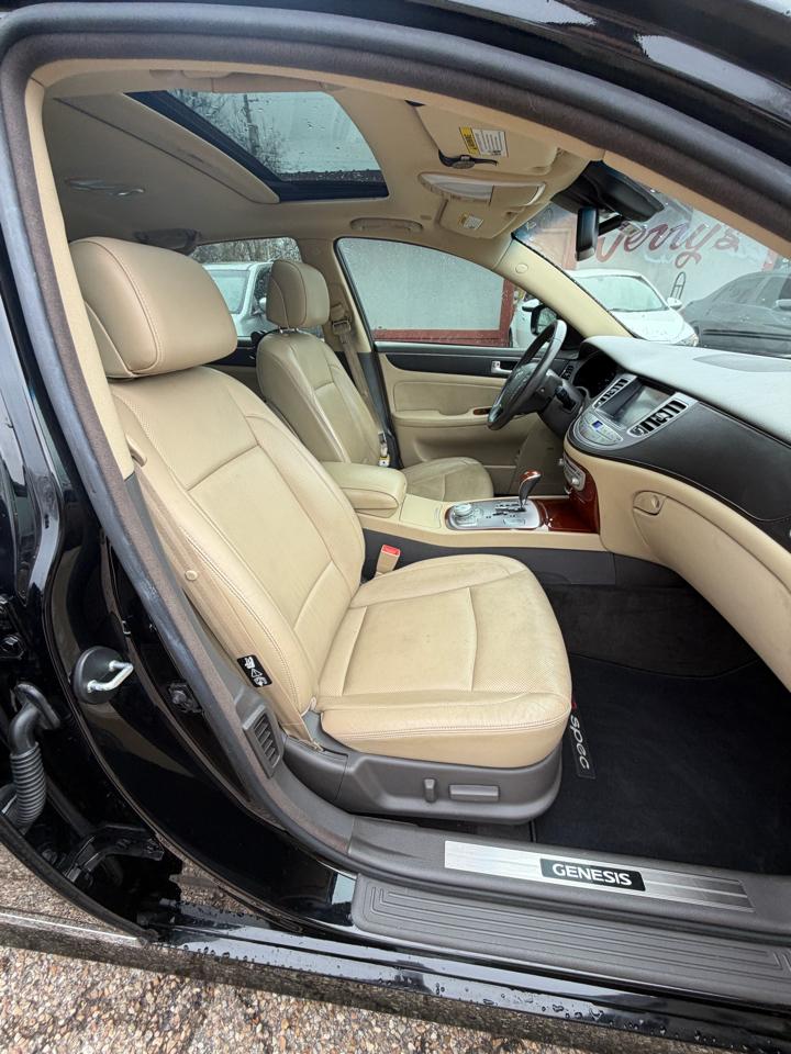 Hyundai Genesis 5.0L R-Spec 2013