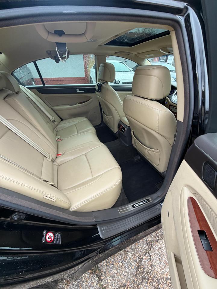 Hyundai Genesis 5.0L R-Spec 2013