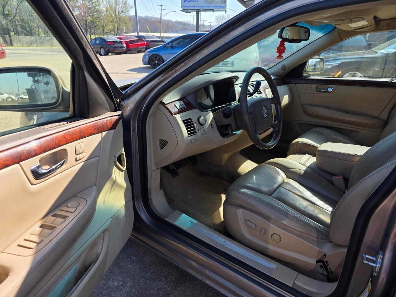 Cadillac DTS Sedan 2006