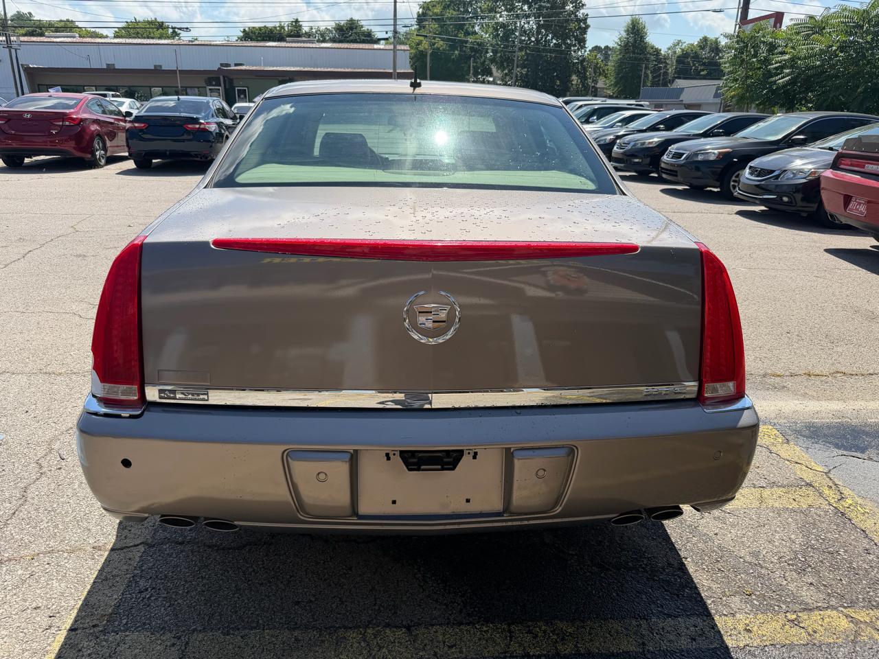 Cadillac DTS Sedan 2006