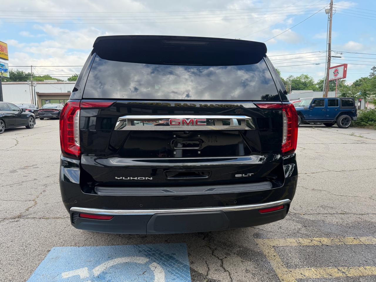 GMC Yukon SLT 4WD 2023