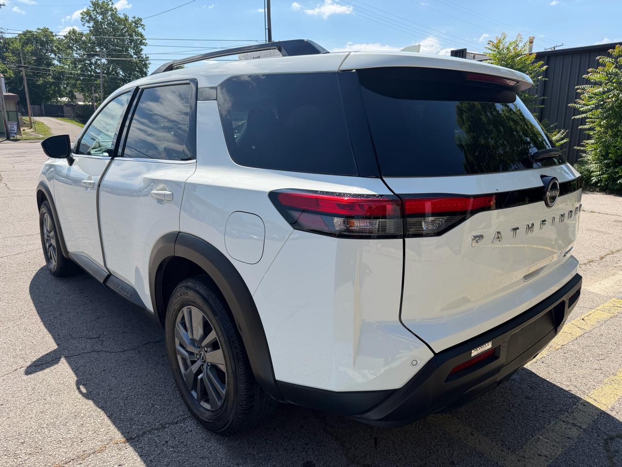 Nissan Pathfinder SV 4WD 2024