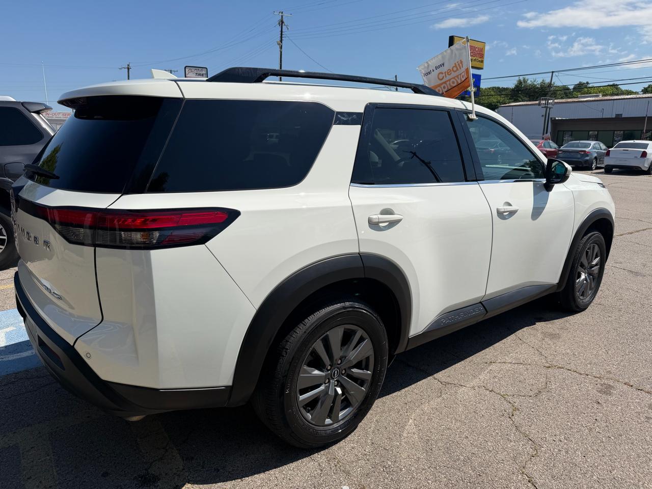 Nissan Pathfinder SV 4WD 2024