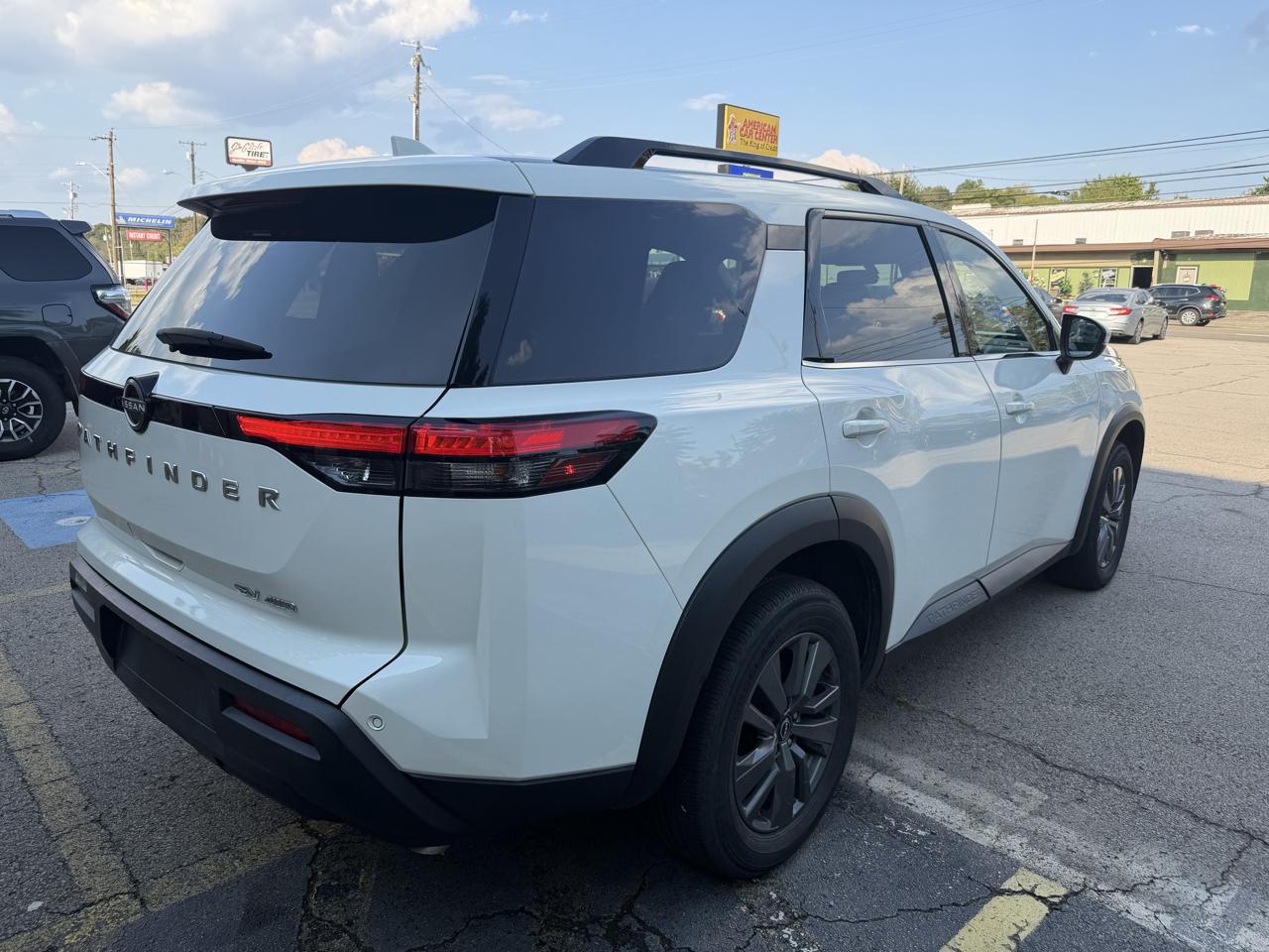Nissan Pathfinder SV 4WD 2024