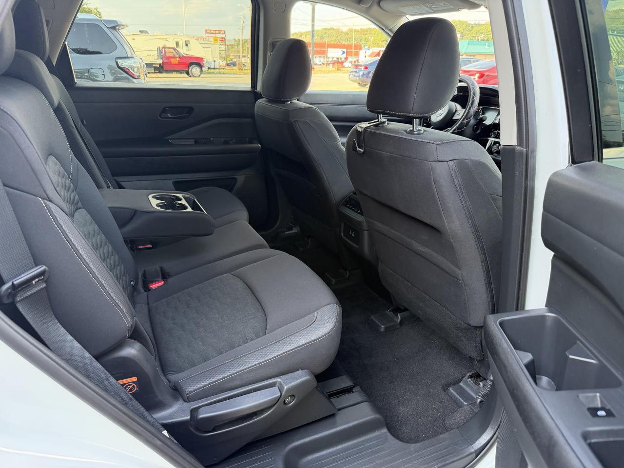 Nissan Pathfinder SV 4WD 2024