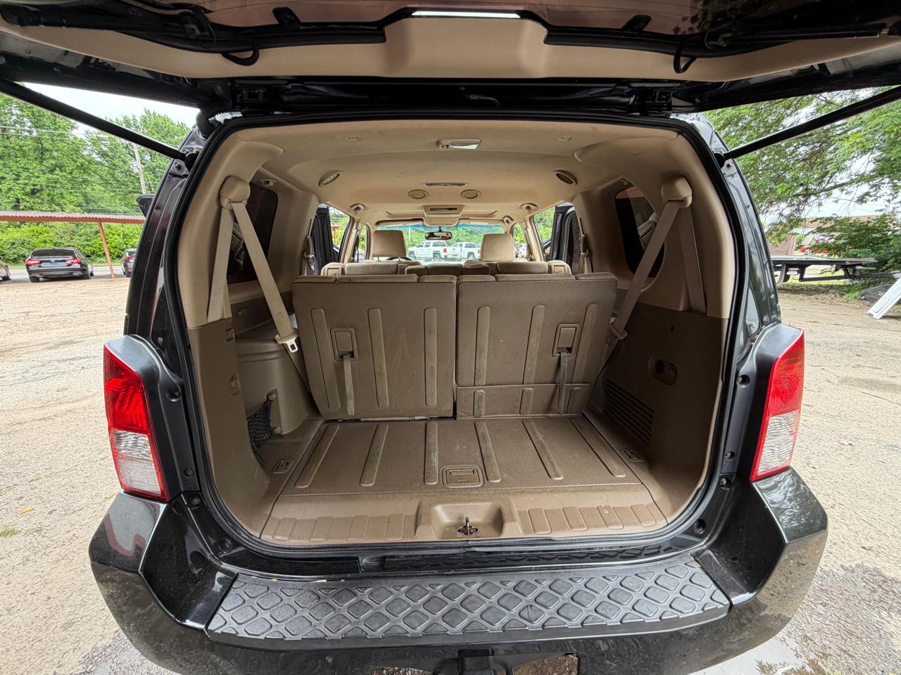 Nissan Pathfinder LE 2WD 2006