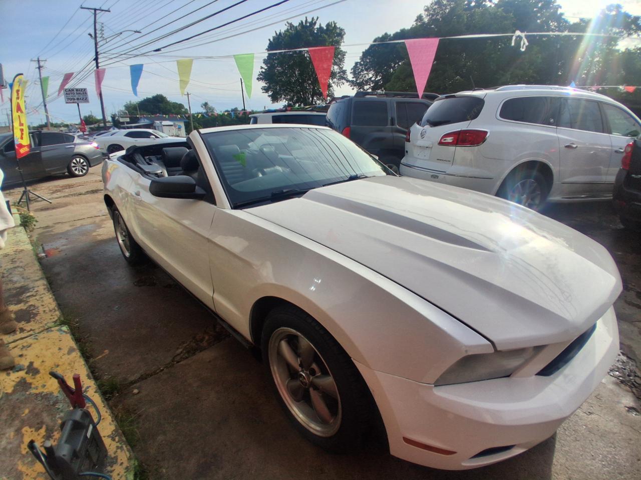 Ford Mustang V6 Convertible 2010