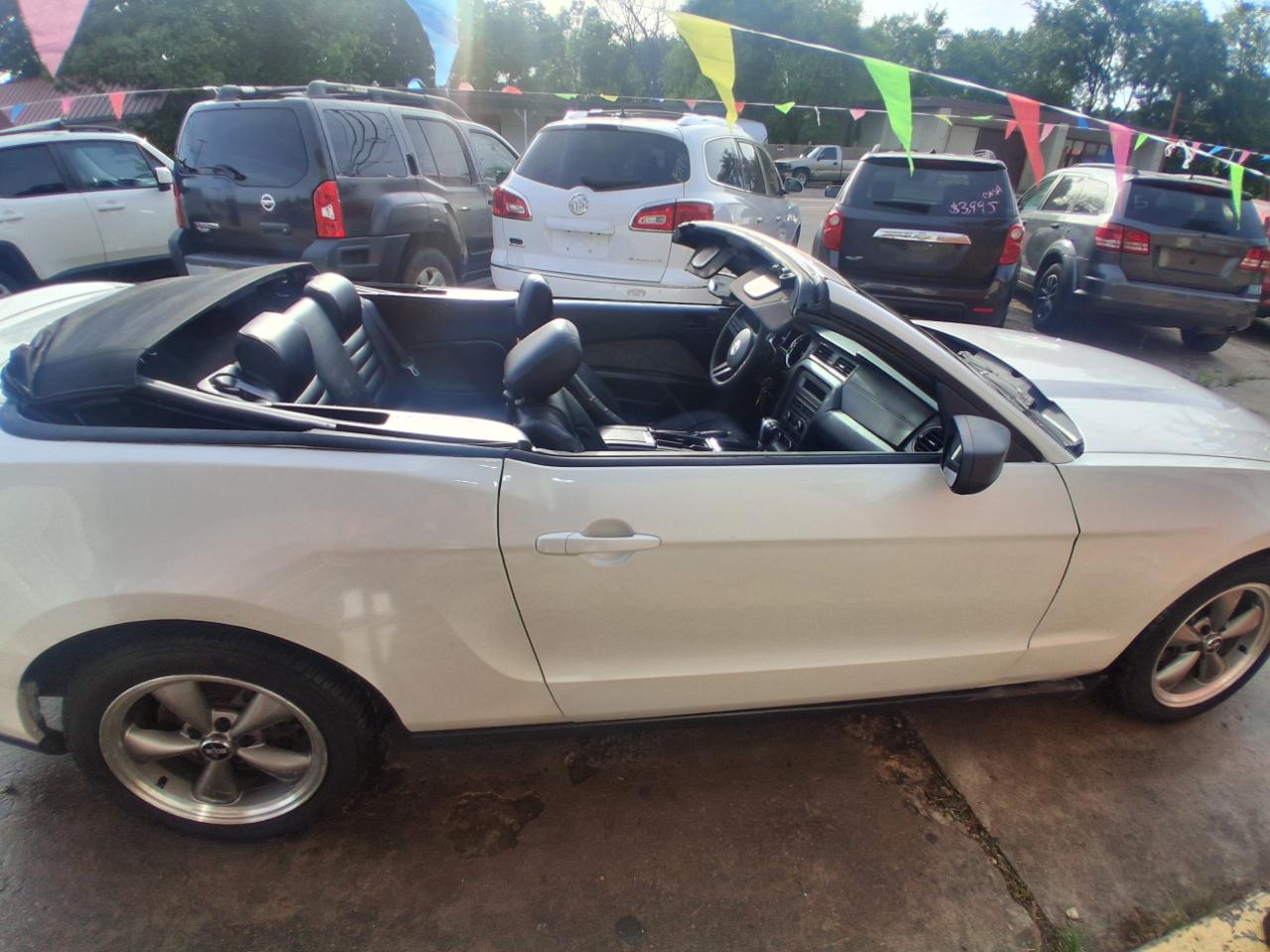 Ford Mustang V6 Convertible 2010