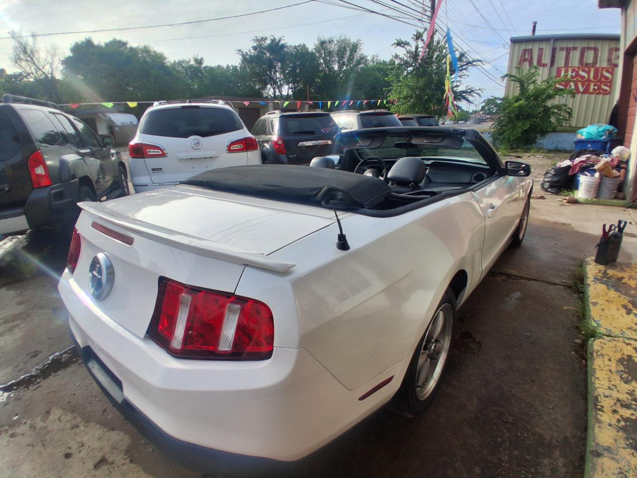 Ford Mustang V6 Convertible 2010