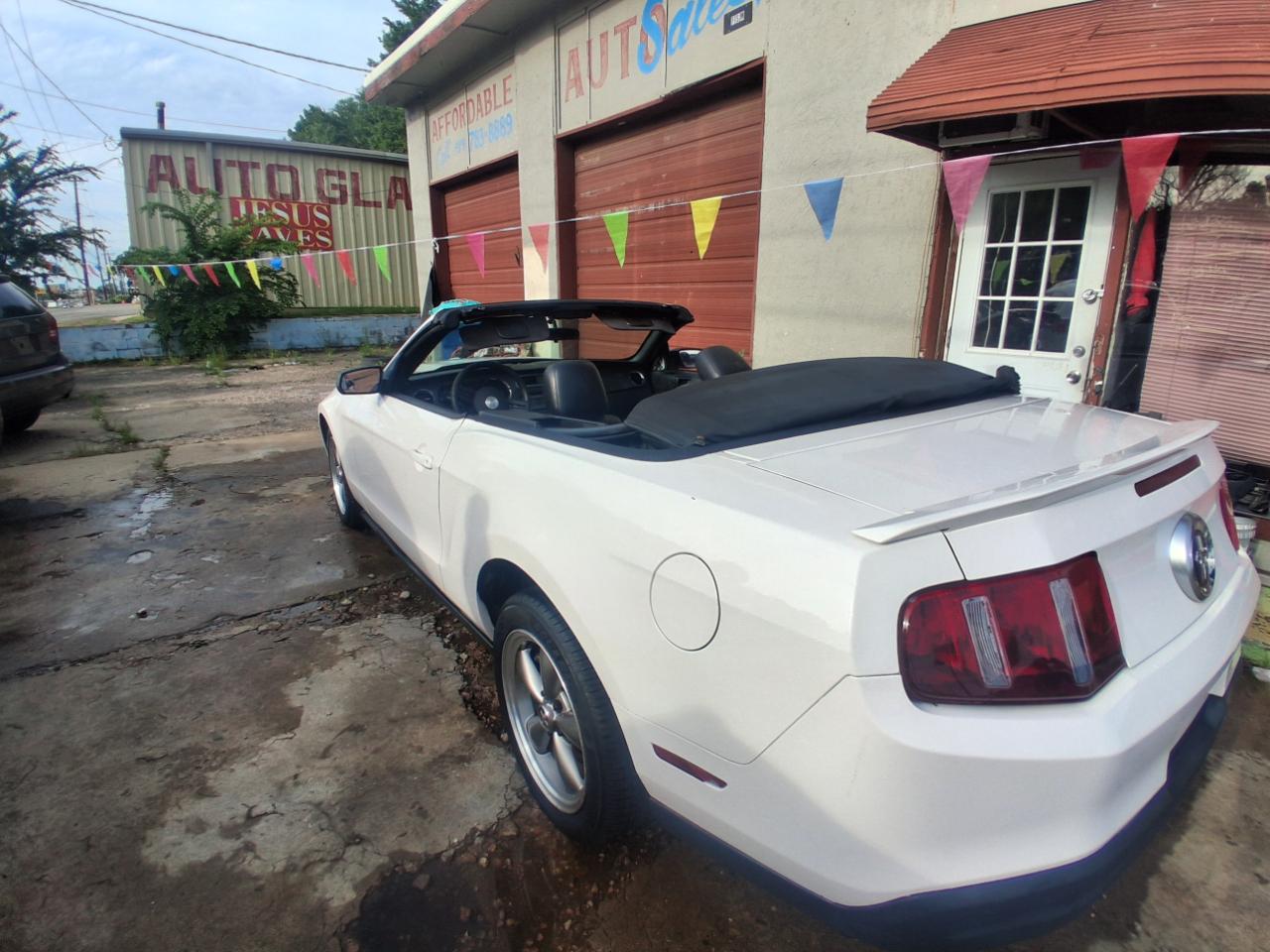Ford Mustang V6 Convertible 2010