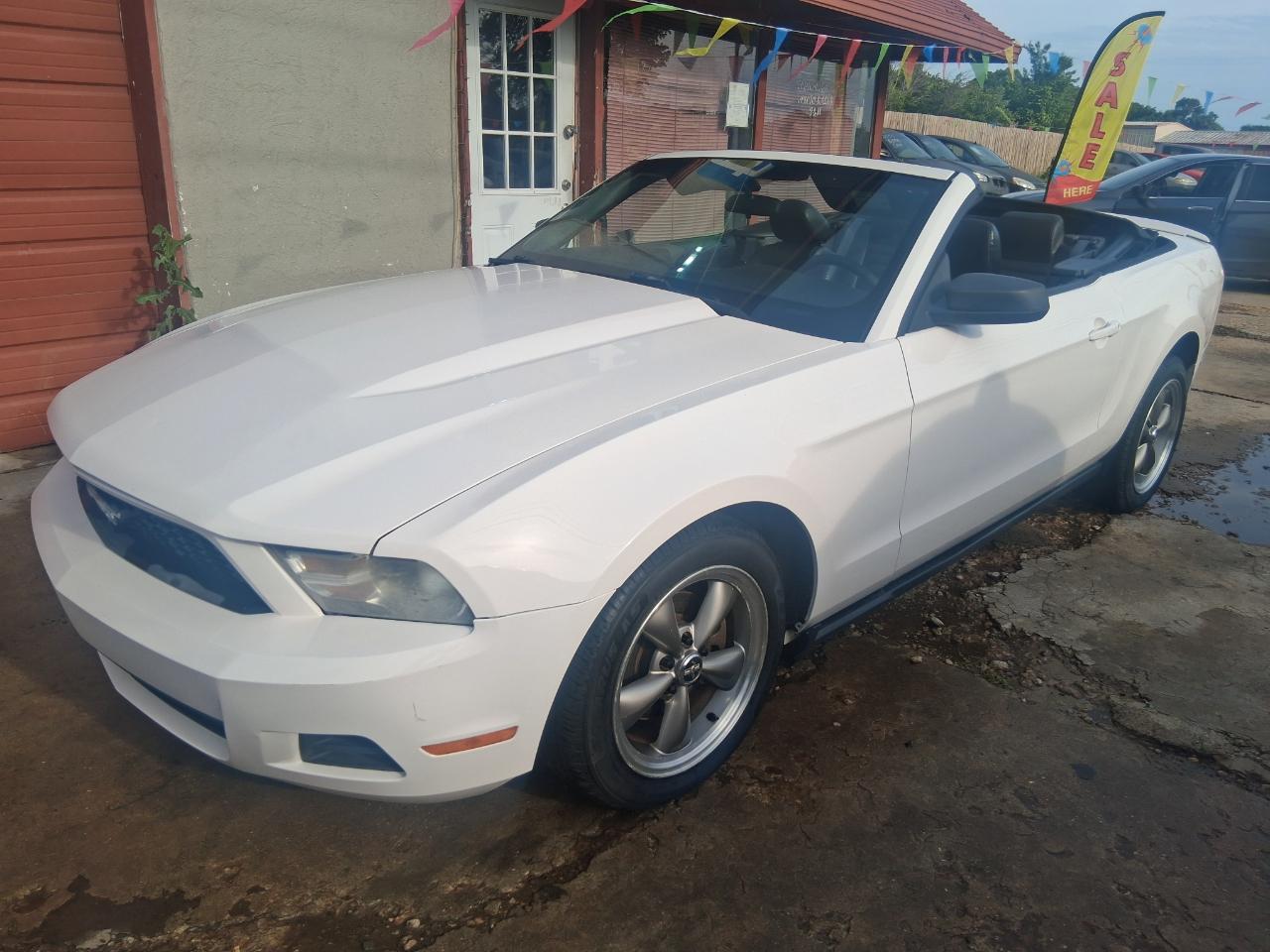 Ford Mustang V6 Convertible 2010