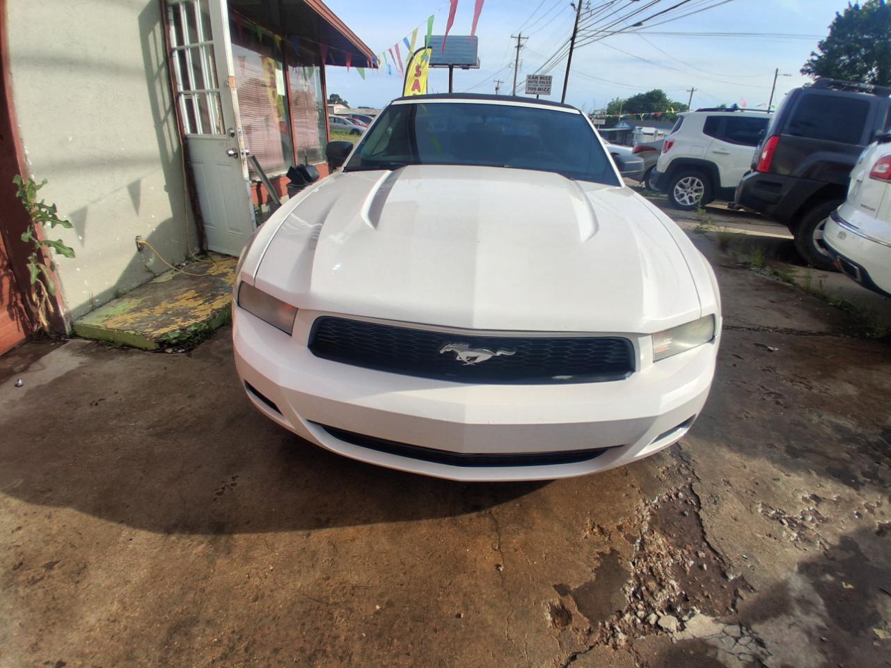 Ford Mustang V6 Convertible 2010