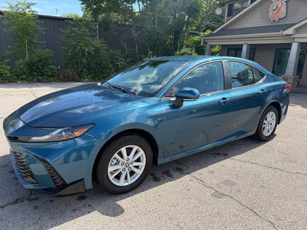Toyota Camry Hybrid SE AWD 2025