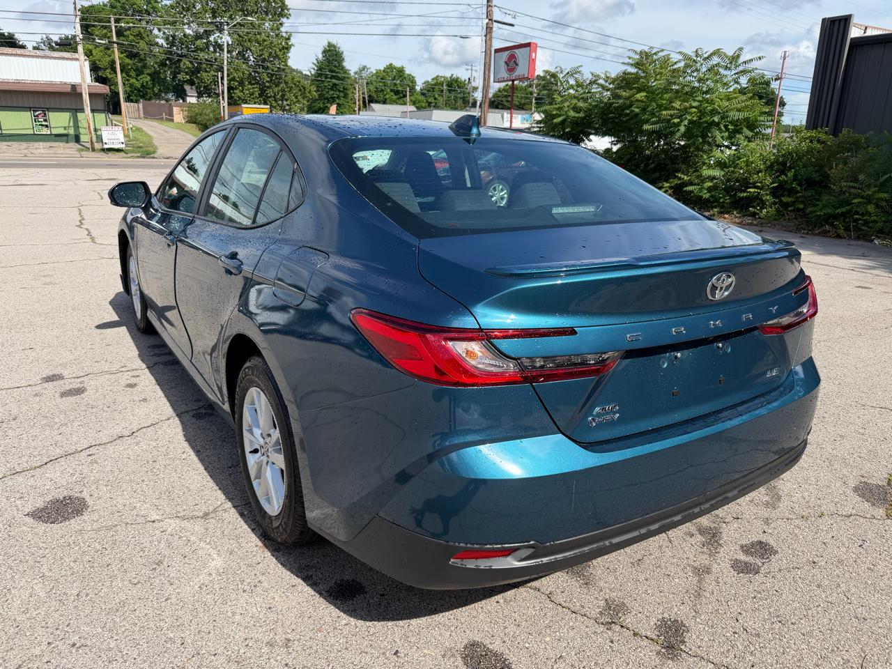 Toyota Camry Hybrid SE AWD 2025