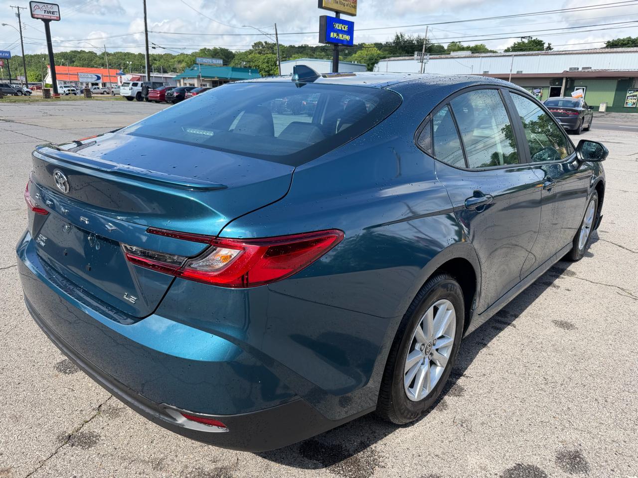 Toyota Camry Hybrid SE AWD 2025