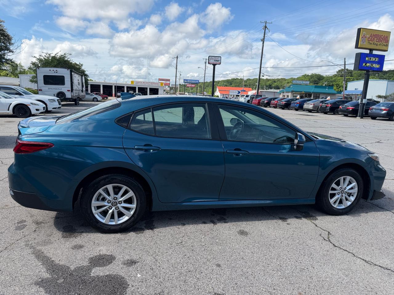 Toyota Camry Hybrid SE AWD 2025