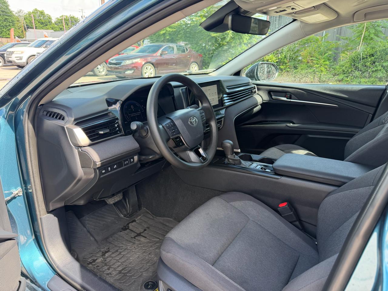Toyota Camry Hybrid SE AWD 2025