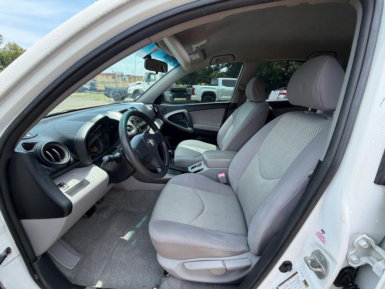 Toyota RAV4 Base V6 2WD 2007