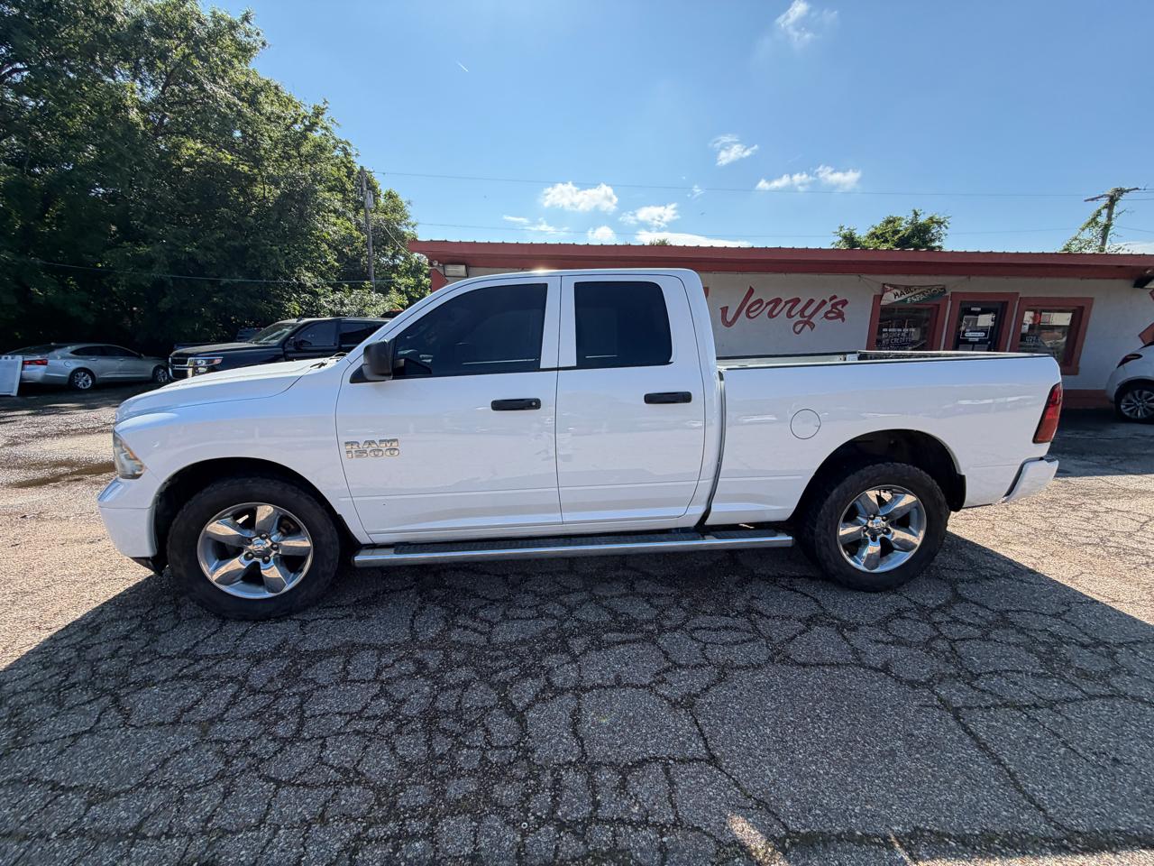 RAM 1500 Tradesman Quad Cab 4WD 2015