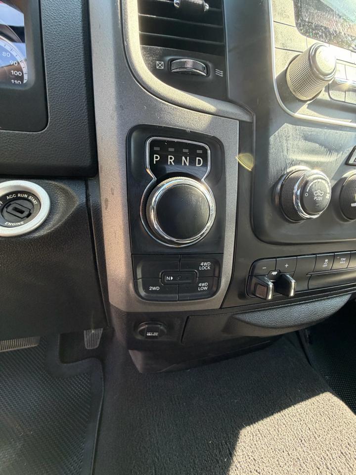 RAM 1500 Tradesman Quad Cab 4WD 2015