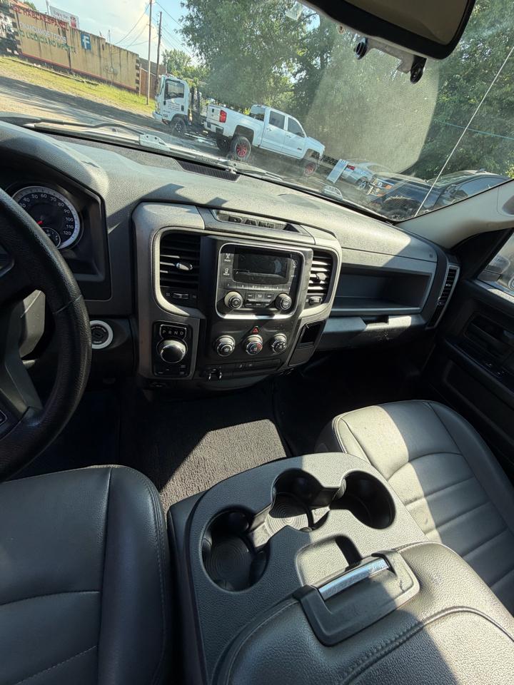 RAM 1500 Tradesman Quad Cab 4WD 2015