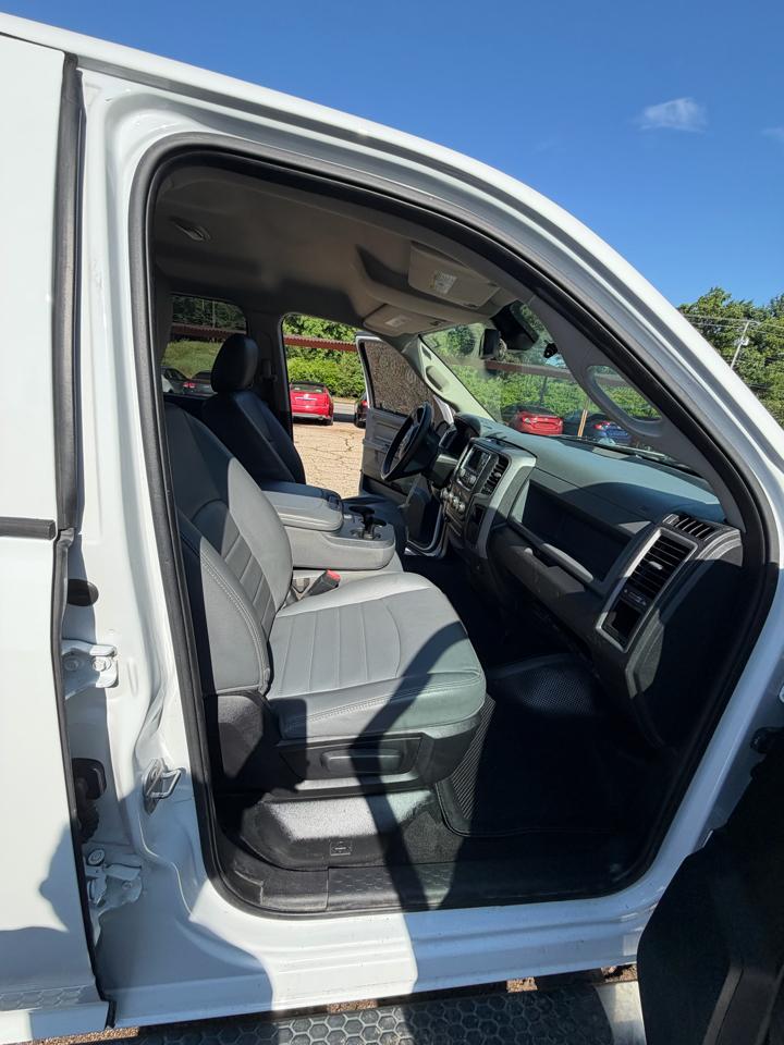 RAM 1500 Tradesman Quad Cab 4WD 2015