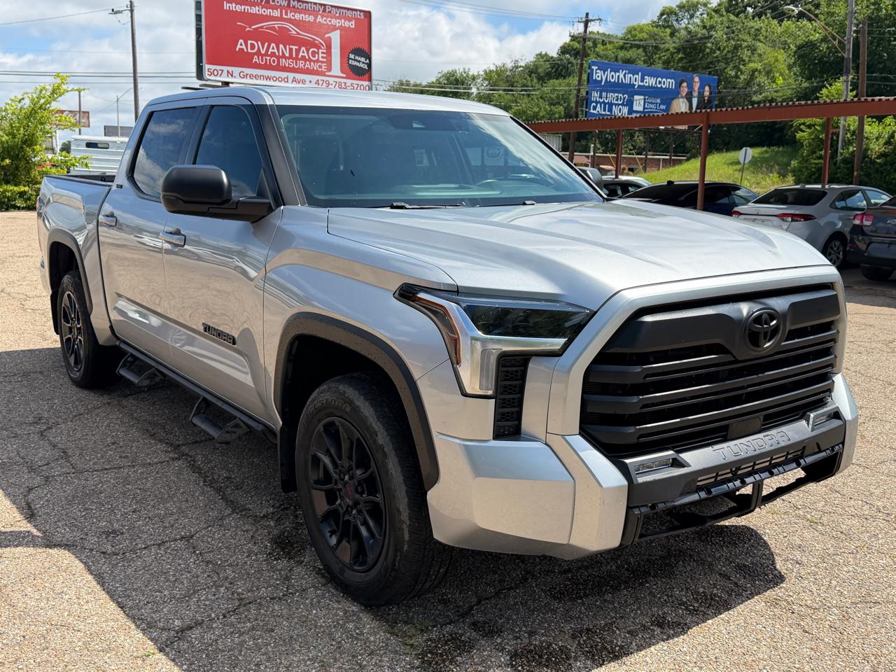 Toyota Tundra SR5 CrewMax 4WD 2024