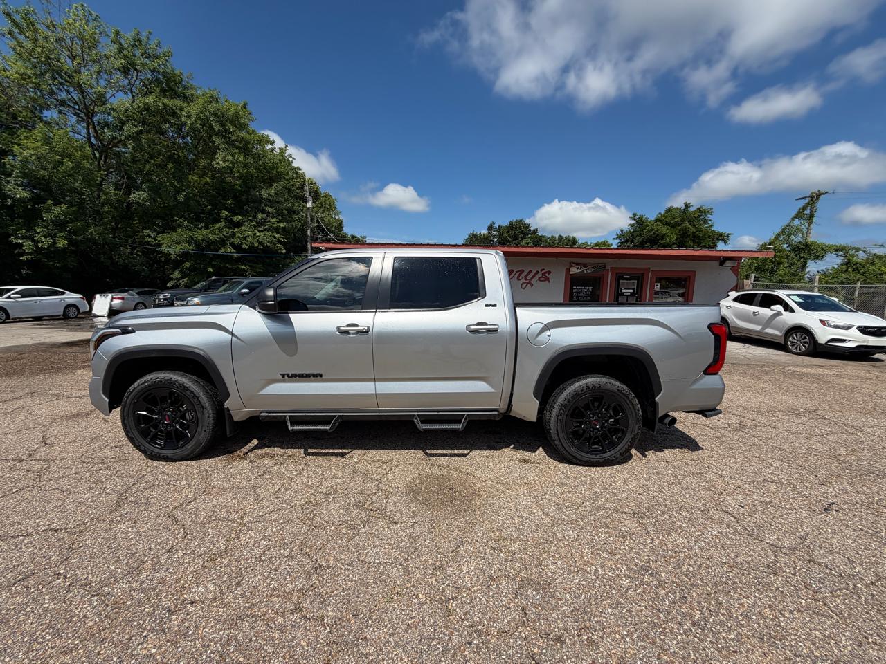 Toyota Tundra SR5 CrewMax 4WD 2024
