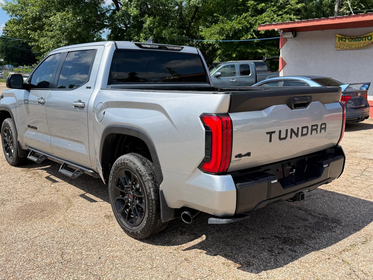 Toyota Tundra SR5 CrewMax 4WD 2024