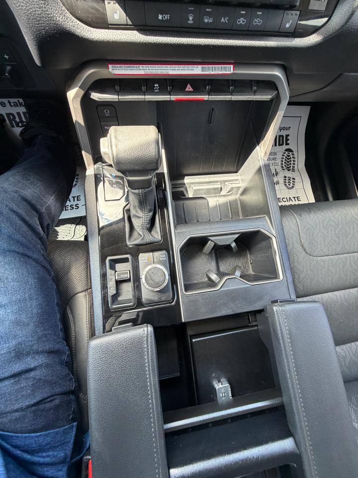 Toyota Tundra SR5 CrewMax 4WD 2024