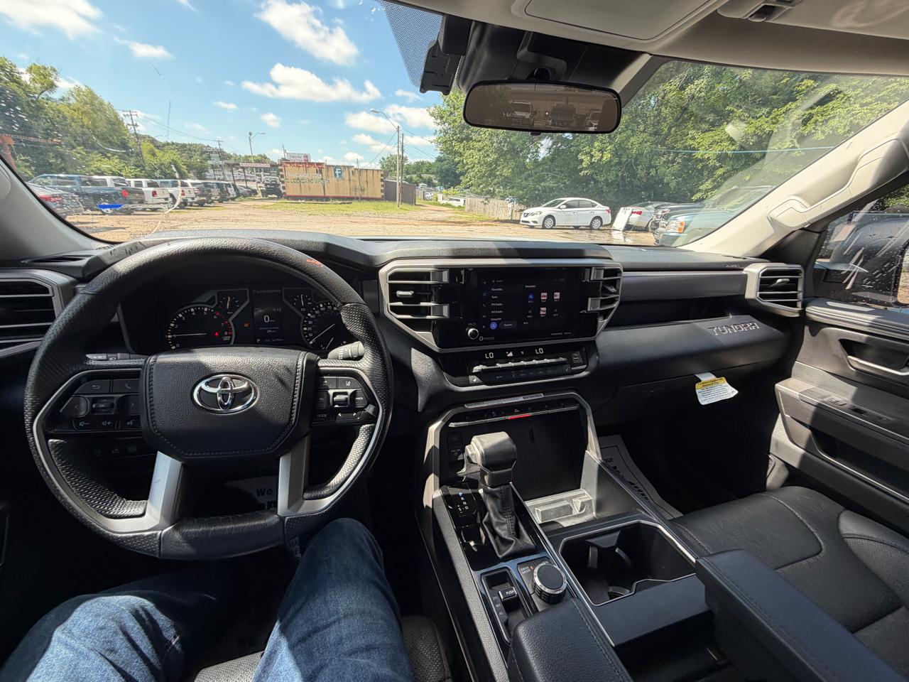 Toyota Tundra SR5 CrewMax 4WD 2024